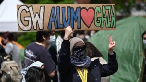 طلاب المملكة المتحدة يبدأون موجة من الاحتجاجات ضد حرب غزة بعد الاعتقالات الأمريكية